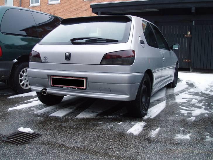 Peugeot 306 2,0xs - Har lige skiftet til resv.hjul.havde et mindre uheld på motorvejen igår billede 3