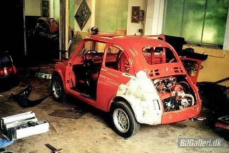 Fiat 500 L / ABARTH - Bagskærmen var sparktlet op med pullifilla... Typisk Italiensk renovering billede 10