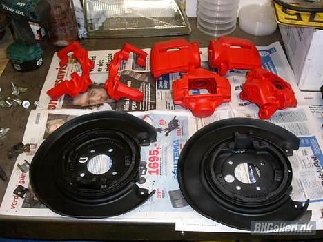 Opel Ascona C -- LET's go!! - Større bremser sandblæst og lakeret. 1 x grunder & 4 x 600+ celcius rød maling. billede 10