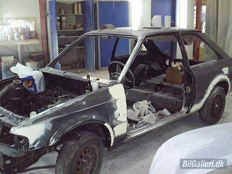 Ford Escort xr3i  -SOLGT- - Her er maleren igang. billede 4