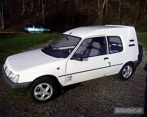 Peugeot 205 XL [Solgt] billede 1