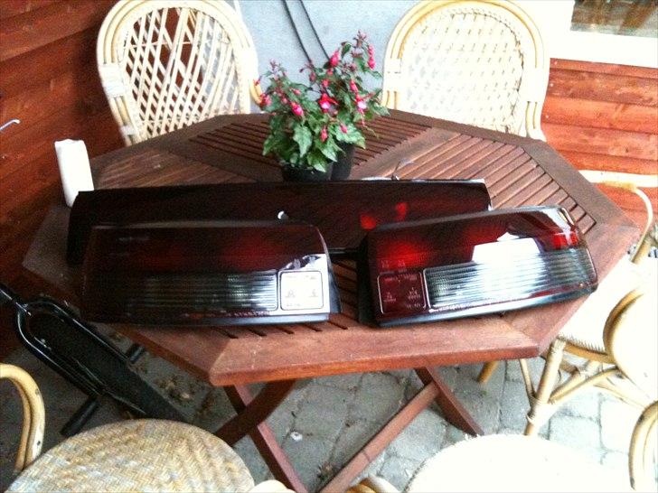 Mazda 323 1,3 16v TOTALSKADET - Nyt 2010 - Mørktonede baglygte sæt billede 9