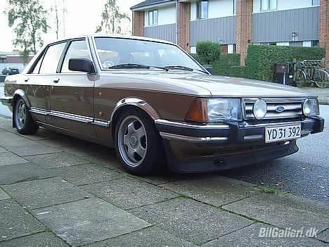 Ford granada ghia 2.8 solgt - billede fra tideliger ejer, da jeg ikke noget få taget nogen billeder af den med alu fælg. billede 2