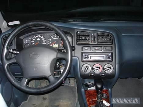 Nissan Primera SE - Her har jeg så været inde i bilen.... billede 3