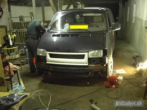 VW transporter - Her prøves den nye frontgrill billede 3