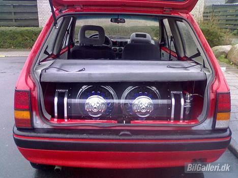 Opel corsa 1.6i til solgt - ja lidt lyd skal der jo være billede 3