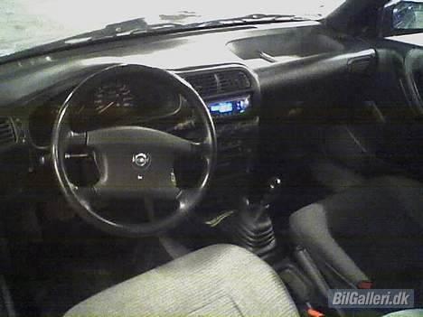 Nissan Sunny N14 (SOLGT) - kabinen som den ser ud i øjeblikket billede 8