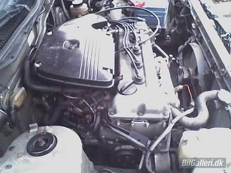 Nissan Sunny N14 (SOLGT) - blokken fra den ene side billede 13