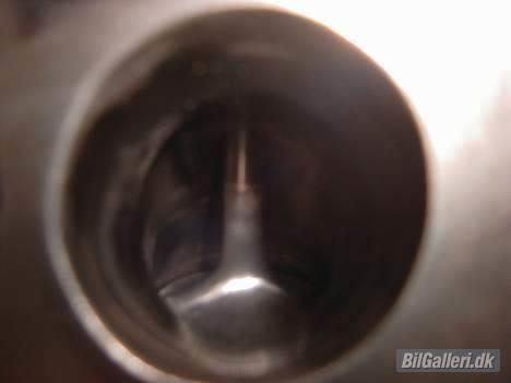 Ford Sierra - Indsugningsventil venter bar på at få lov til at suge i et par weber DCOE45 billede 15