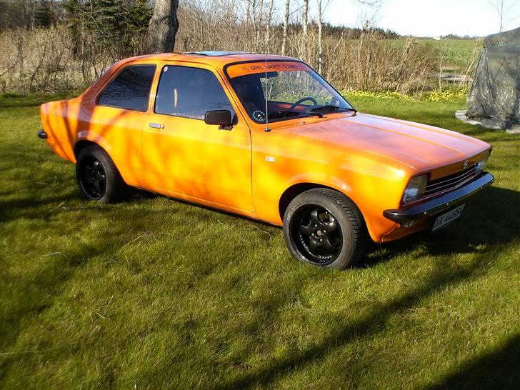 Opel kadett c limo - så kom sommerhjulene på, desværre uden center kapsel indtil videre billede 1