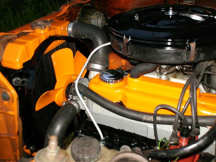Opel kadett c limo - så fik jeg endelig gjort lidt ved motorrummet, ikke det helt store men lidt pynter også billede 2