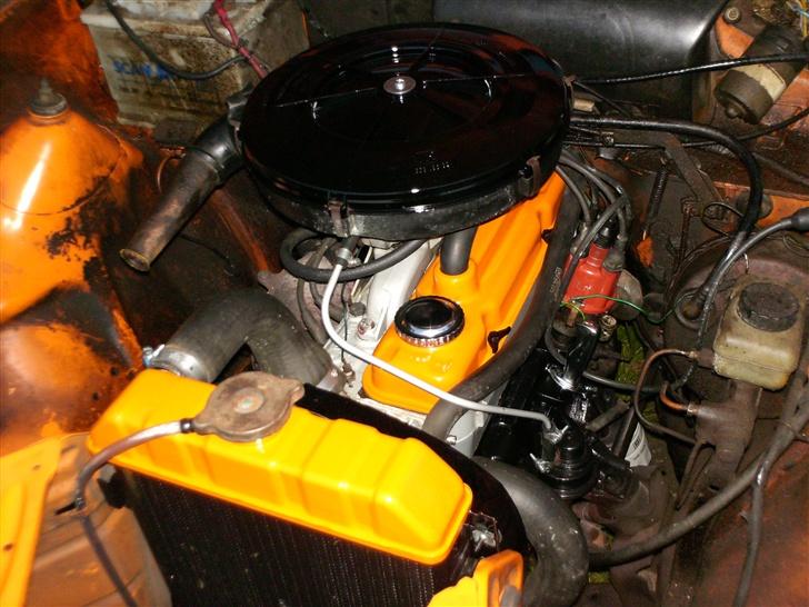Opel kadett c limo - så fik jeg endelig gjort lidt ved motorrummet, ikke det helt store men lidt pynter også billede 3