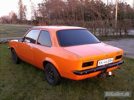 Opel kadett c limo - man kan lige se lidt af sideruden  billede 6