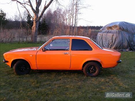 Opel kadett c limo - her er sideruden, de forreste bliver nok også snart færdige billede 8