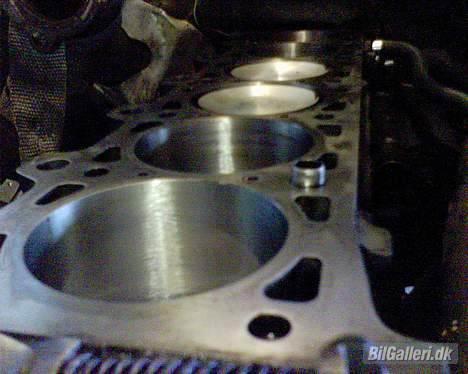 BMW e30 2.7 Turbo "DEMOLERET" - ny honede cylindrer billede 10