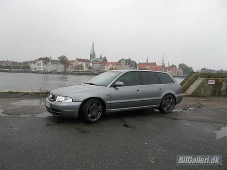 Audi A4 1,8T Quattro SOLGT billede 2