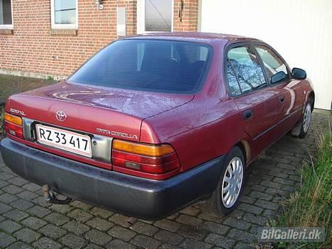 Toyota corolla 2,0 diesel - i baggrunden ses CANDYSHOP :P billede 5