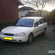 Ford mondeo van *død*