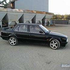 BMW E30 320i (SOLGT)