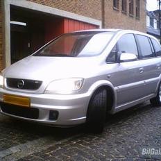 Opel Zafira OPC 