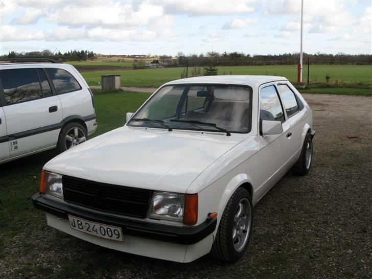 Opel kadett d 2-dørs - Til salg - Blinklysene blev sat på for at den kunne synes.. Er afmonteret igen.. :D billede 3