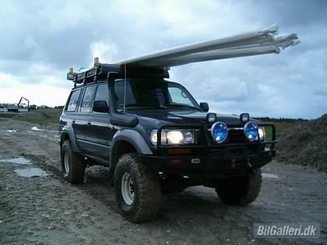 Toyota landcruiser vx 80 - satte flagstænger op på ørestaden i 2006 billede 8