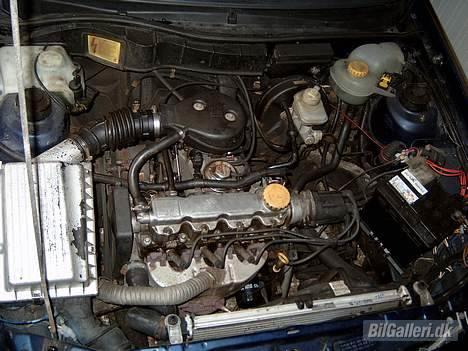 Opel Astra F STC  * SOLGT* - Forsøgte at male luftfilter-huset med alu-maling, men det holder desværre ikke :-( billede 12