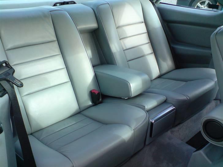 Mercedes Benz W126. - 560 SEC.  - Bagsæde , rigtig fin plads til 2 voksne. billede 19