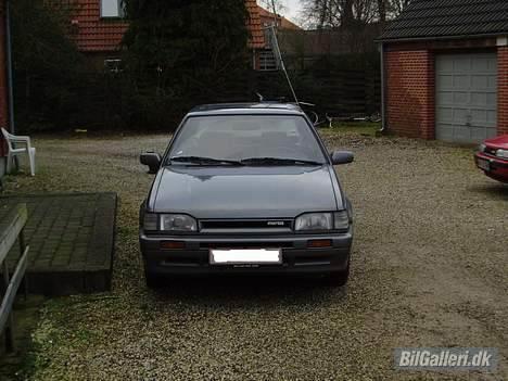 Mazda 323 BF SOLGT billede 2