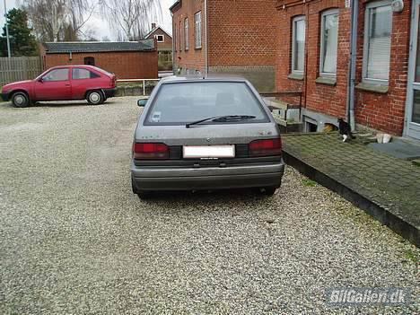 Mazda 323 BF SOLGT billede 5