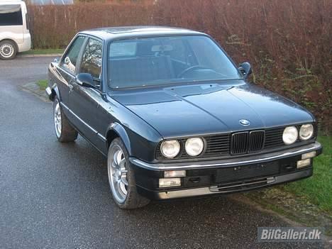 BMW E30 325i billede 1