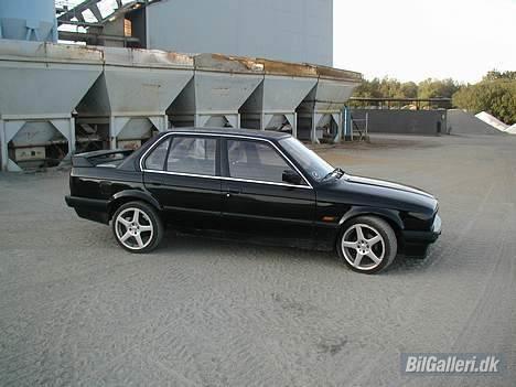 BMW E30 320i (SOLGT) billede 1