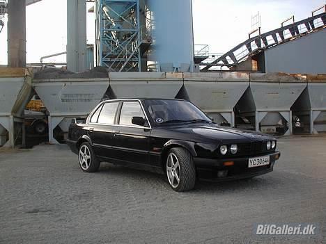 BMW E30 320i (SOLGT) billede 2