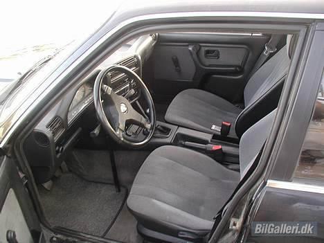 BMW E30 320i (SOLGT) billede 4