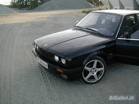 BMW E30 320i (SOLGT) billede 6