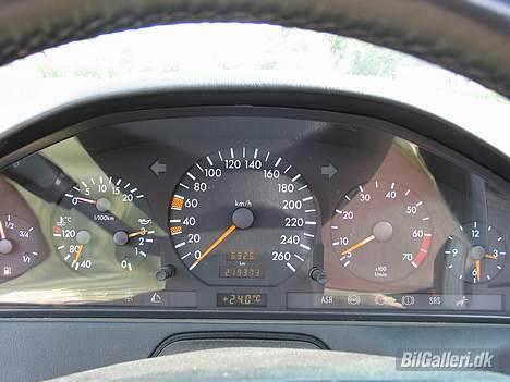 Mercedes Benz sl 500  - lidt ærgeligt at den deler combi med 140´eren.... det er sgu lidt plat billede 6