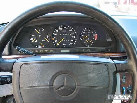 Mercedes Benz 560 sel pick up - gammel bil...men airbag er der da...i begge sider. klassisk combiinstrument billede 7