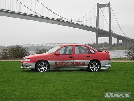 Opel Vectra a  -Solgt-    :S - Nyt billede.. Flot sted .. :D ...  billede 1