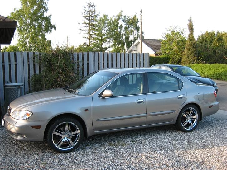 Nissan Maxima QX - Nye 18"sutter, og ja den ligger lidt længere nede bag i, der ligger 4 stk. 16" dæk og fælge og en donkraft bag i billede 19