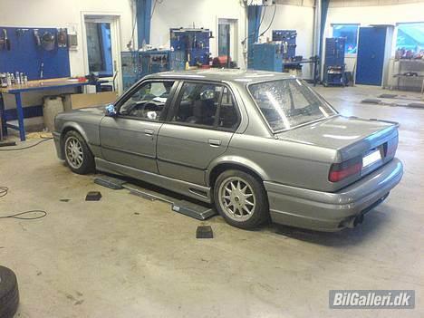 BMW 325i *SOLGT* billede 2