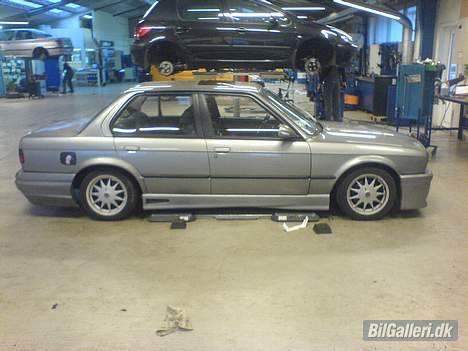 BMW 325i *SOLGT* billede 3