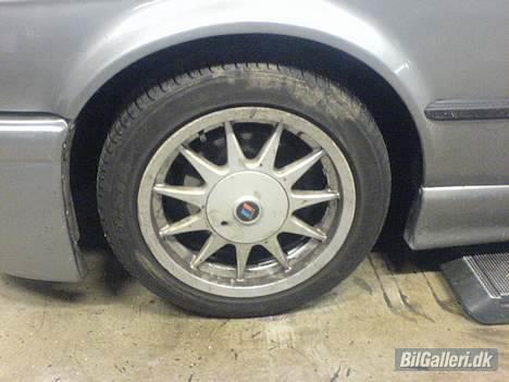 BMW 325i *SOLGT* billede 5