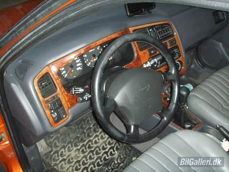 Nissan primera SE - indefra billede 3