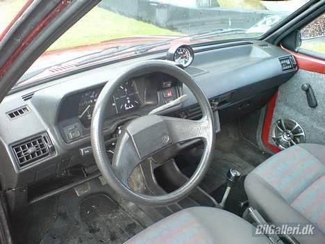 VW Polo - Instrumentbrættet er hold originalt. billede 8