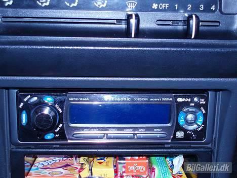 Mazda 323S    Solgt - Min Panasonic Headunit billede 3