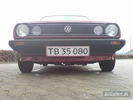 VW Polo - Der er ikke meget frihøjde ;) Dog er den okay at køre i med vintersutterne på.. billede 11