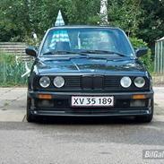 BMW 320i e30