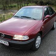 Opel Astra F Sedan >>SOLGT<<