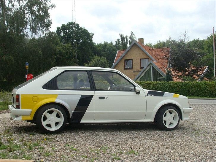 Opel kadett D GTE "IRMSCHER"   - begynder så småt at ligne en bil igen..! billede 7