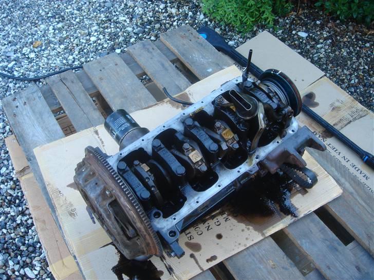 Ford XR3I *Projekt*  - Så skal den nye Blok spules og gøres 100% fri for små partikler og møg..  billede 8